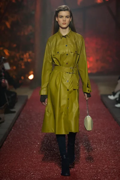 Look 48
